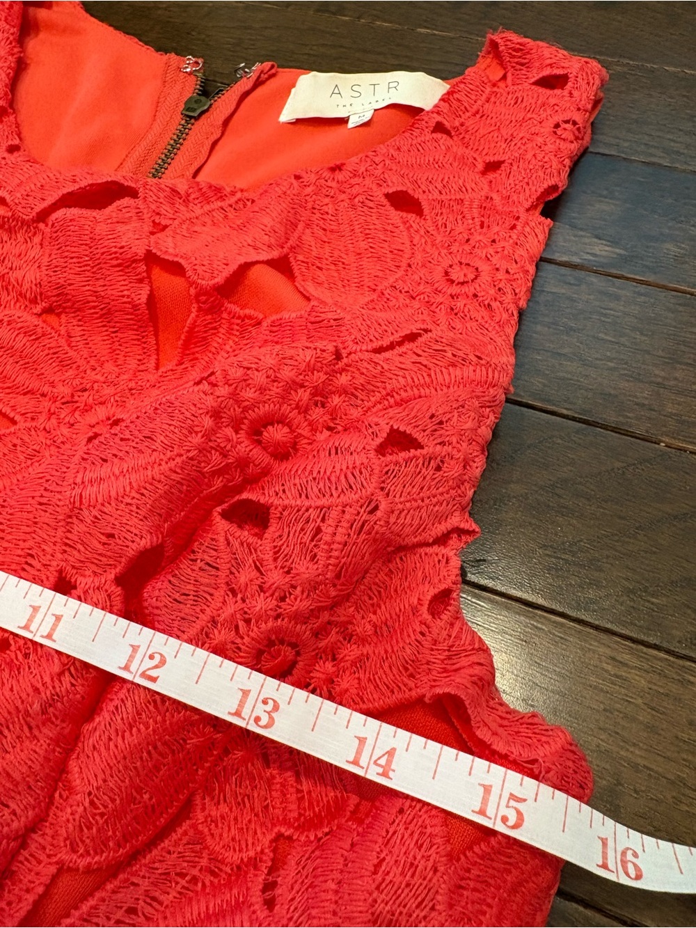 ASTR the Label Floral Lace Mini Dress Size Medium Coral Wedding Guest Party - Picture 11 of 11